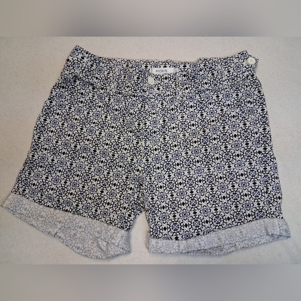 4/20$ ➡️ Ricki's Navy and White Patterned Shorts